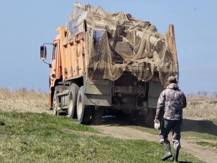 Чистый парк: в Корсаковском муниципальном округе продолжаются экологические акции.